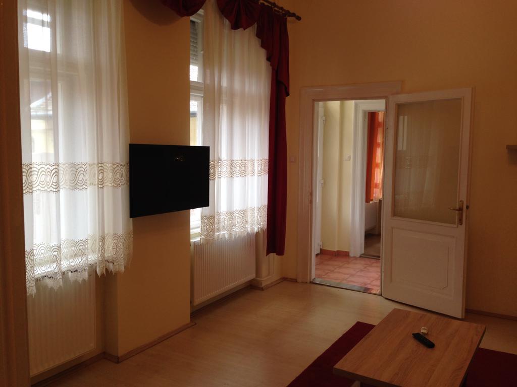 Peterfia Apartman Debrecen Exterior photo
