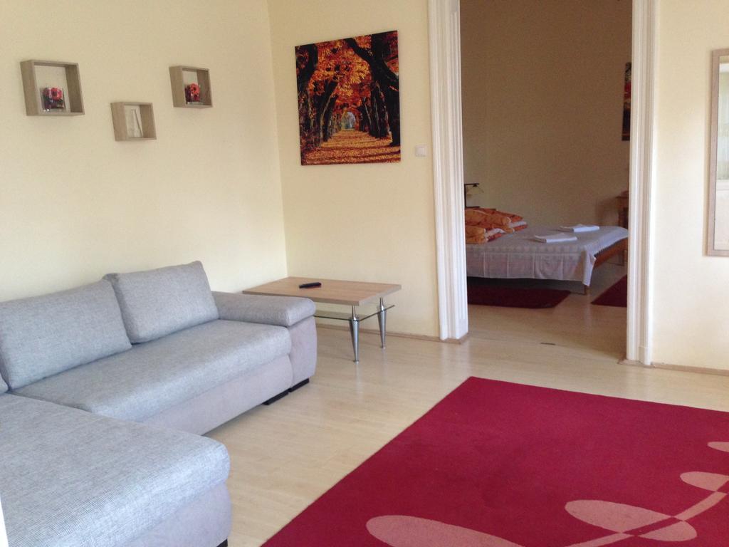 Peterfia Apartman Debrecen Exterior photo